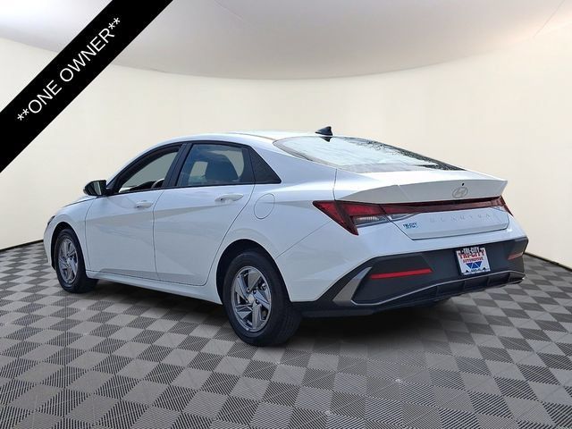 Used 2025 Hyundai Elantra SE FWD image 4