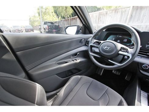 Certified 2025 Hyundai Elantra Sport FWD image 9