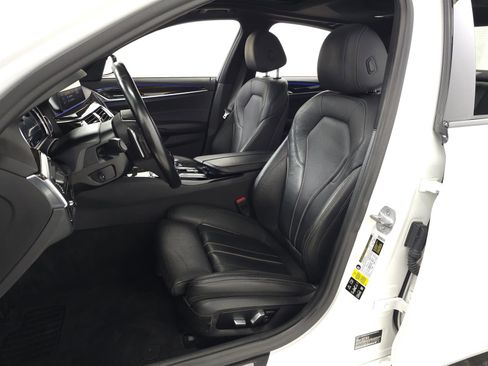 Used 2018 BMW 530i xDrive w/ Premium Package image 12