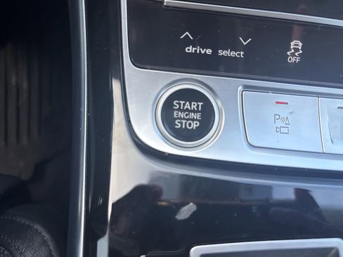 Used 2023 Audi A8 L 3.0T image 21