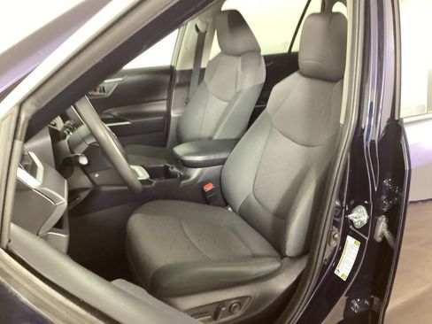 Used 2024 Toyota RAV4 XLE AWD/4WD image 28