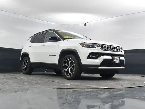 Used 2025 Jeep Compass Limited image 44