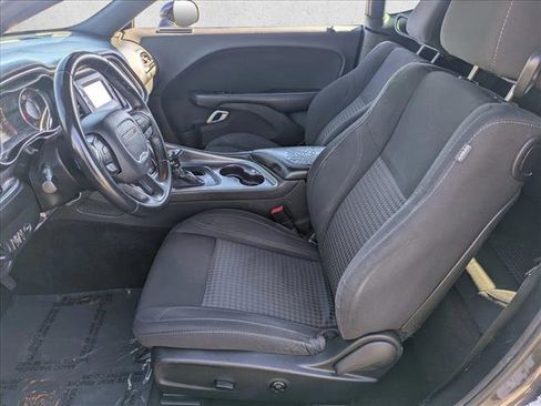 Used 2015 Dodge Challenger SXT image 15