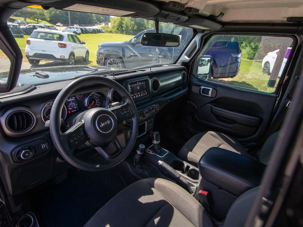 Used 2023 Jeep Wrangler Unlimited Sport AWD/4WD image 6