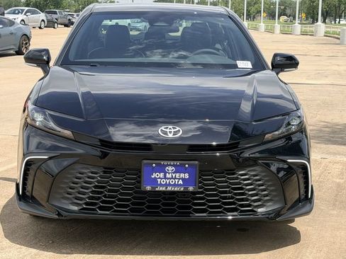 Used 2026 Toyota Camry SE FWD image 3