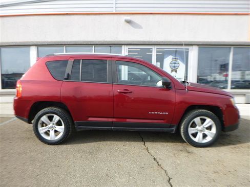 Used 2013 Jeep Compass Latitude w/ Sun/Sound Group image 4
