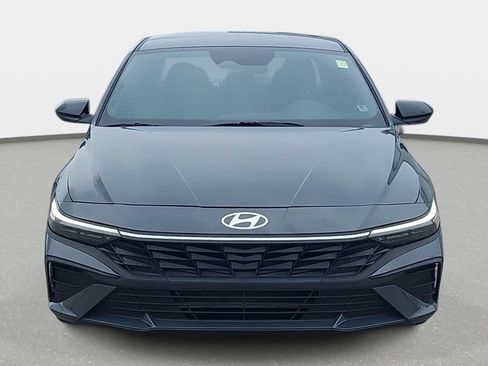 Used 2025 Hyundai Elantra Sport FWD image 2