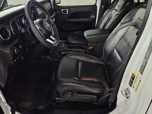 Used 2023 Jeep Wrangler Unlimited Sahara AWD/4WD image 22