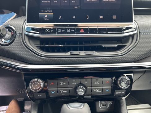 New 2025 Jeep Compass Latitude w/ Sun & Sound Group image 27