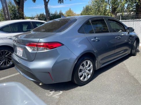 Used 2022 Toyota Corolla LE FWD image 2