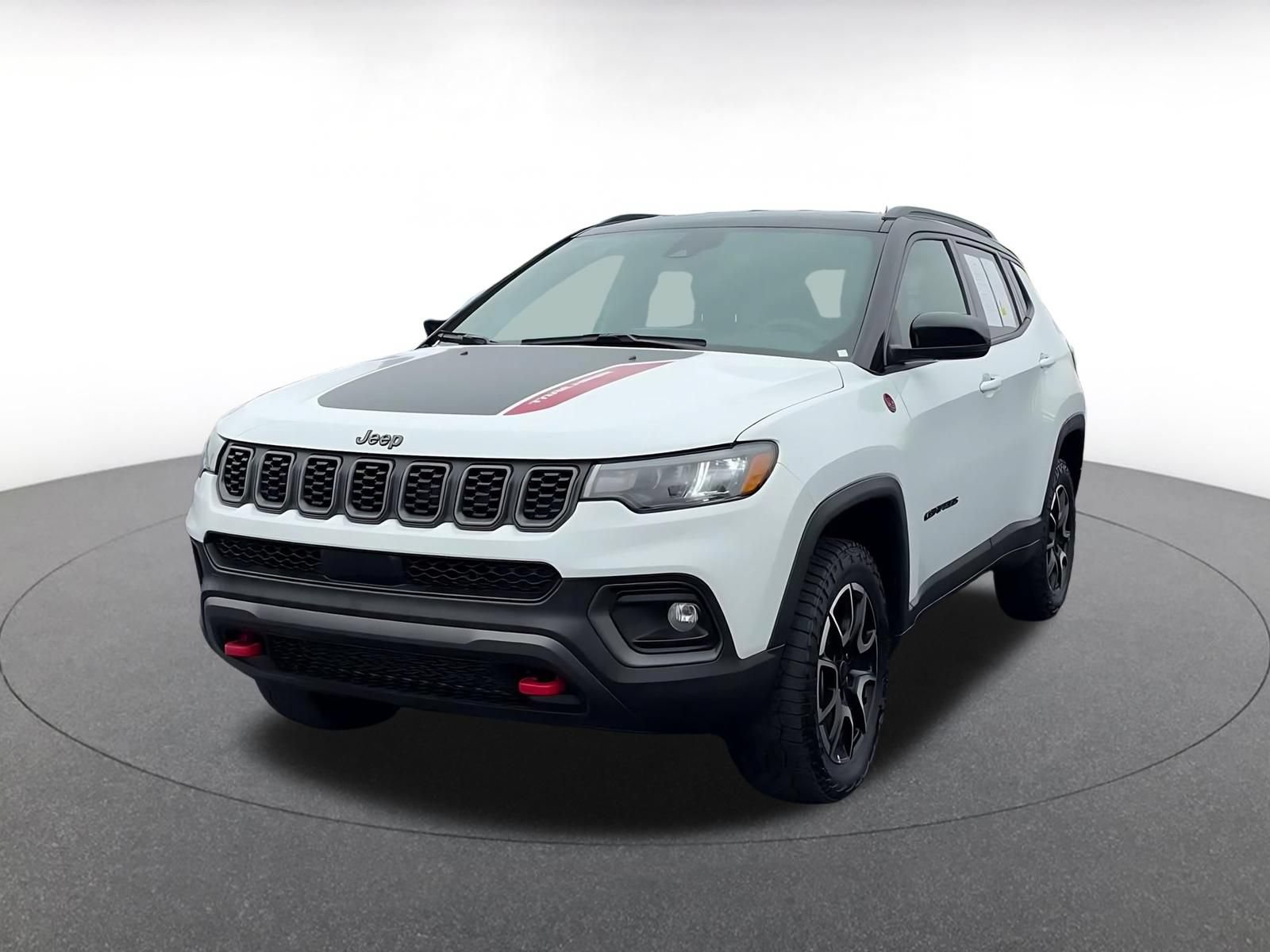 Used 2025 Jeep Compass Trailhawk AWD/4WD image 6
