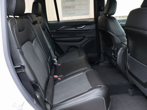 New 2025 Jeep Grand Cherokee Altitude image 39