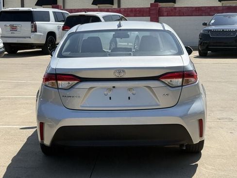 Used 2025 Toyota Corolla LE FWD image 5