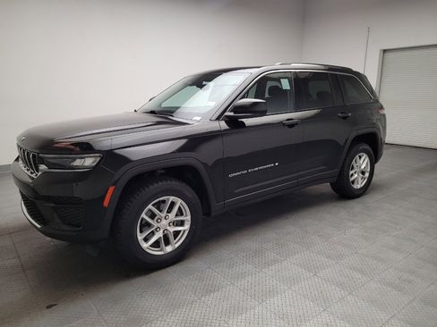 Used 2023 Jeep Grand Cherokee Laredo w/ Luxury Tech Group I RWD image 2