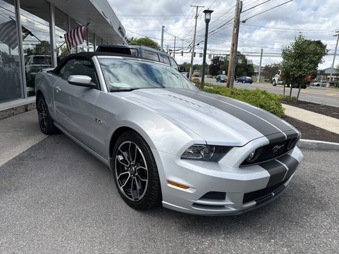Used 2014 Ford Mustang GT Premium w/ Comfort Package RWD image 2
