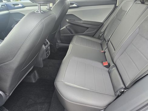 Used 2024 Volkswagen Taos SE image 10