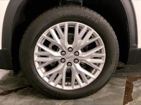 Used 2026 GMC Acadia Elevation w/ Elevation Premium Package FWD image 9