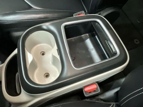 Used 2024 Chrysler Pacifica Touring-L image 24