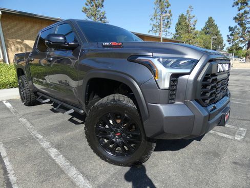 Used 2025 Toyota Tundra Limited AWD/4WD image 6