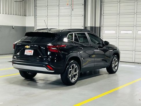 Used 2025 Chevrolet Trax LT image 17