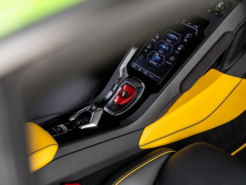 Used 2020 Lamborghini Huracan EVO image 33