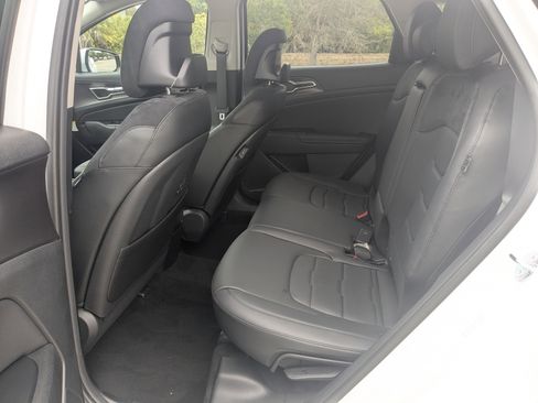 Used 2026 Kia Sportage SX image 14