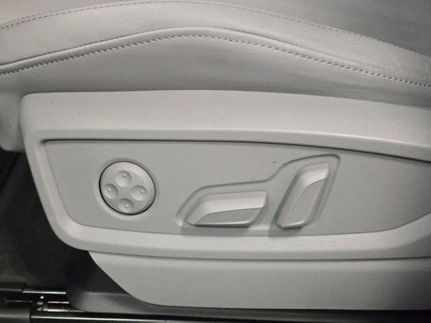 Certified 2025 Audi Q5 2.0T Premium Plus w/ Premium Plus Package image 36