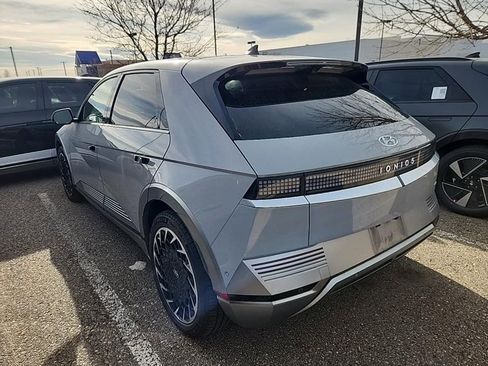 Used 2024 Hyundai Ioniq 5 Limited image 2