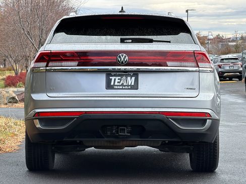 Used 2024 Volkswagen Atlas Cross Sport SE image 5