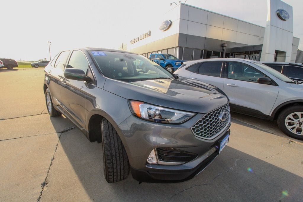 Used 2024 Ford Edge SEL w/ Convenience Package AWD/4WD image 2