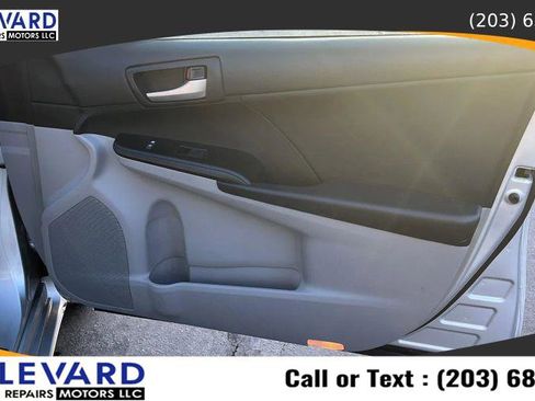 Used 2012 Toyota Camry L image 17