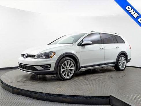 Used 2017 Volkswagen Golf Alltrack SEL image 2