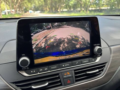 Used 2025 Nissan Altima 2.5 SV FWD image 24