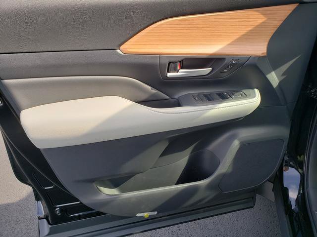 New 2026 Toyota Grand Highlander AWD image 11