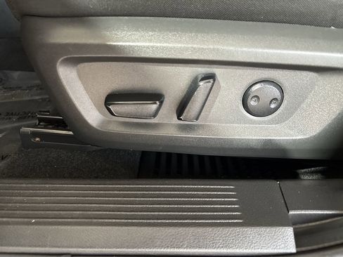 Used 2023 Nissan Rogue SV image 12