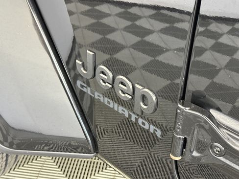 Used 2021 Jeep Gladiator Sport image 17