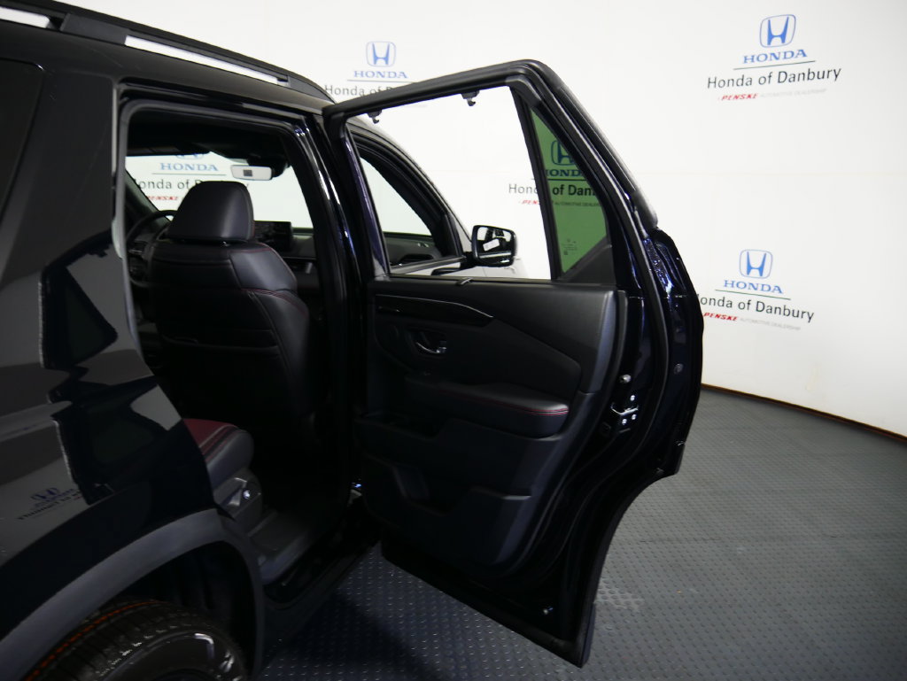 New 2026 Honda Pilot Black Edition image 6