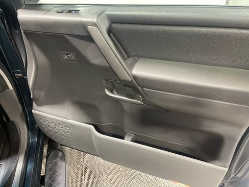 Used 2006 Nissan Titan LE w/ (R02) LE Off-Road Pkg image 36