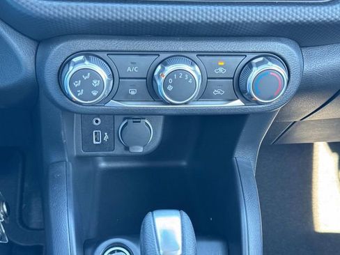 Certified 2025 Nissan Kicks Play S FWD image 31