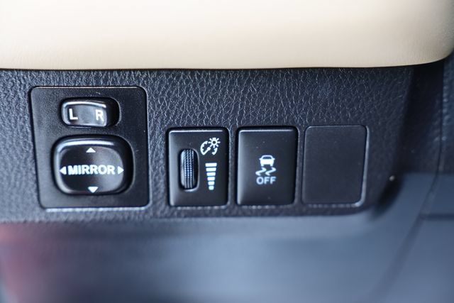 Used 2014 Toyota RAV4 Limited AWD/4WD image 18
