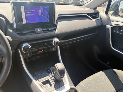 Used 2023 Toyota RAV4 XLE AWD/4WD image 8