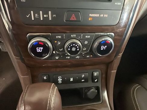 Used 2013 Buick Enclave Premium FWD image 22