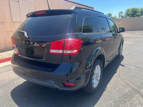 Used 2019 Dodge Journey SE FWD image 3