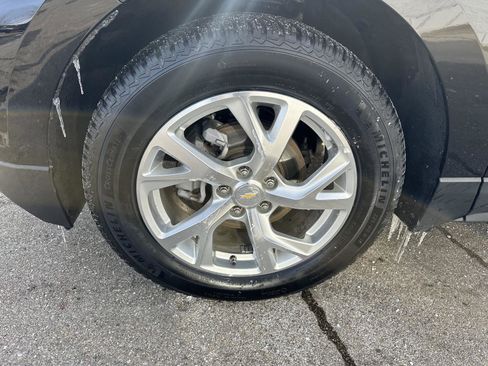 Used 2021 Chevrolet Equinox Premier image 2