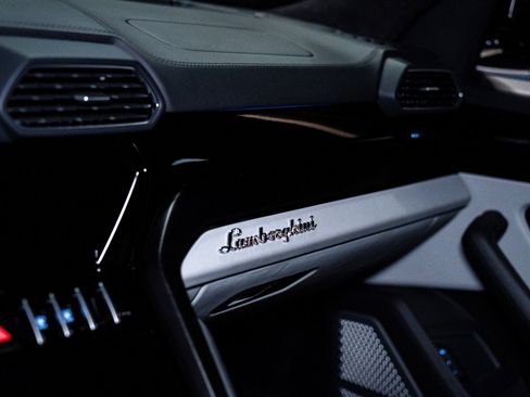 Used 2022 Lamborghini Urus image 30