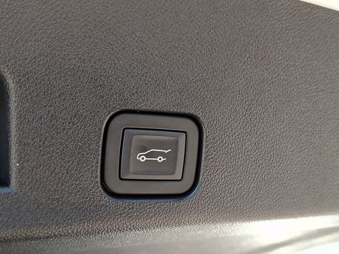 Used 2024 Chevrolet Traverse Z71 AWD/4WD image 28