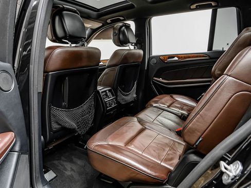 Used 2014 Mercedes-Benz GL 450 4MATIC image 34