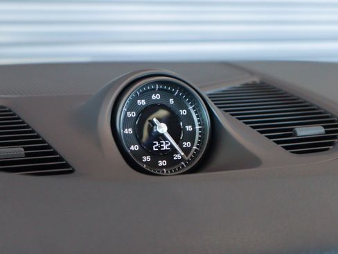 Certified 2025 Porsche Cayenne Coupe image 24