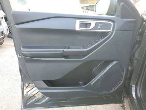 Certified 2024 Ford Explorer 2WD image 18