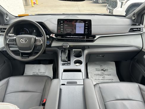 Used 2022 Toyota Sienna XSE w/ XSE Plus Package AWD/4WD image 19